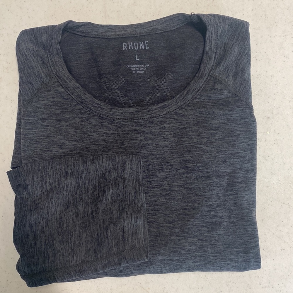 Rhône Reign Long Sleeve Soft Sweat-Wicking Top Men’s Large